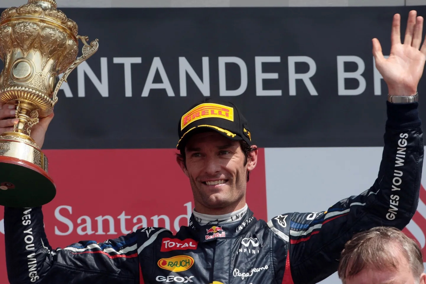 Webber tähistamas Silverstones saavutatud võitu