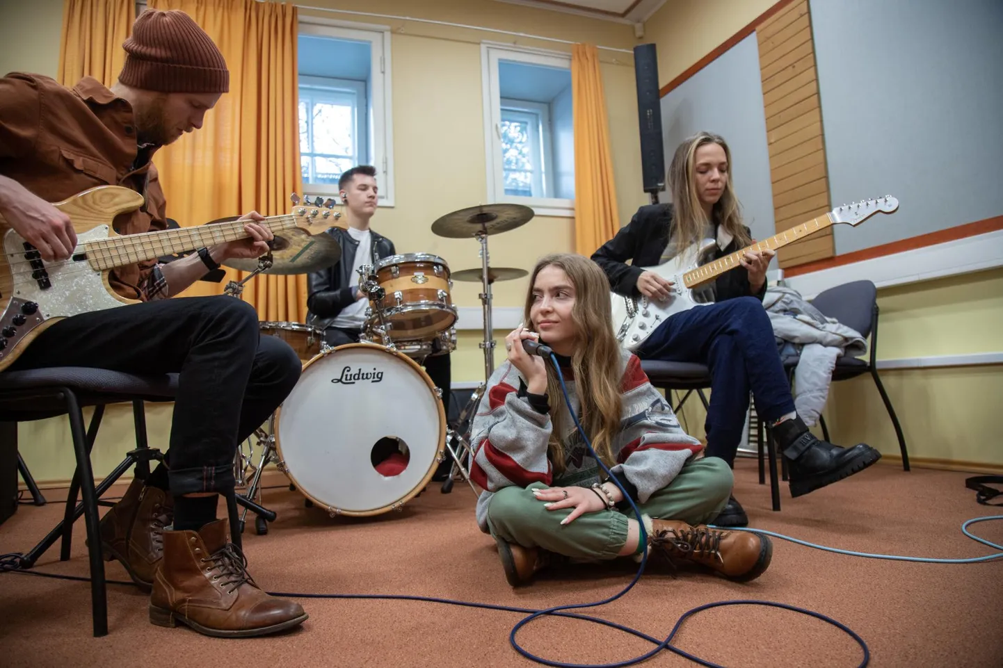 Minimal Wind ft. elisabeth tiffany harjutab Viljandi kultuuriakadeemia keldriruumides. Esimene singel on plaanis välja anda märtsis.