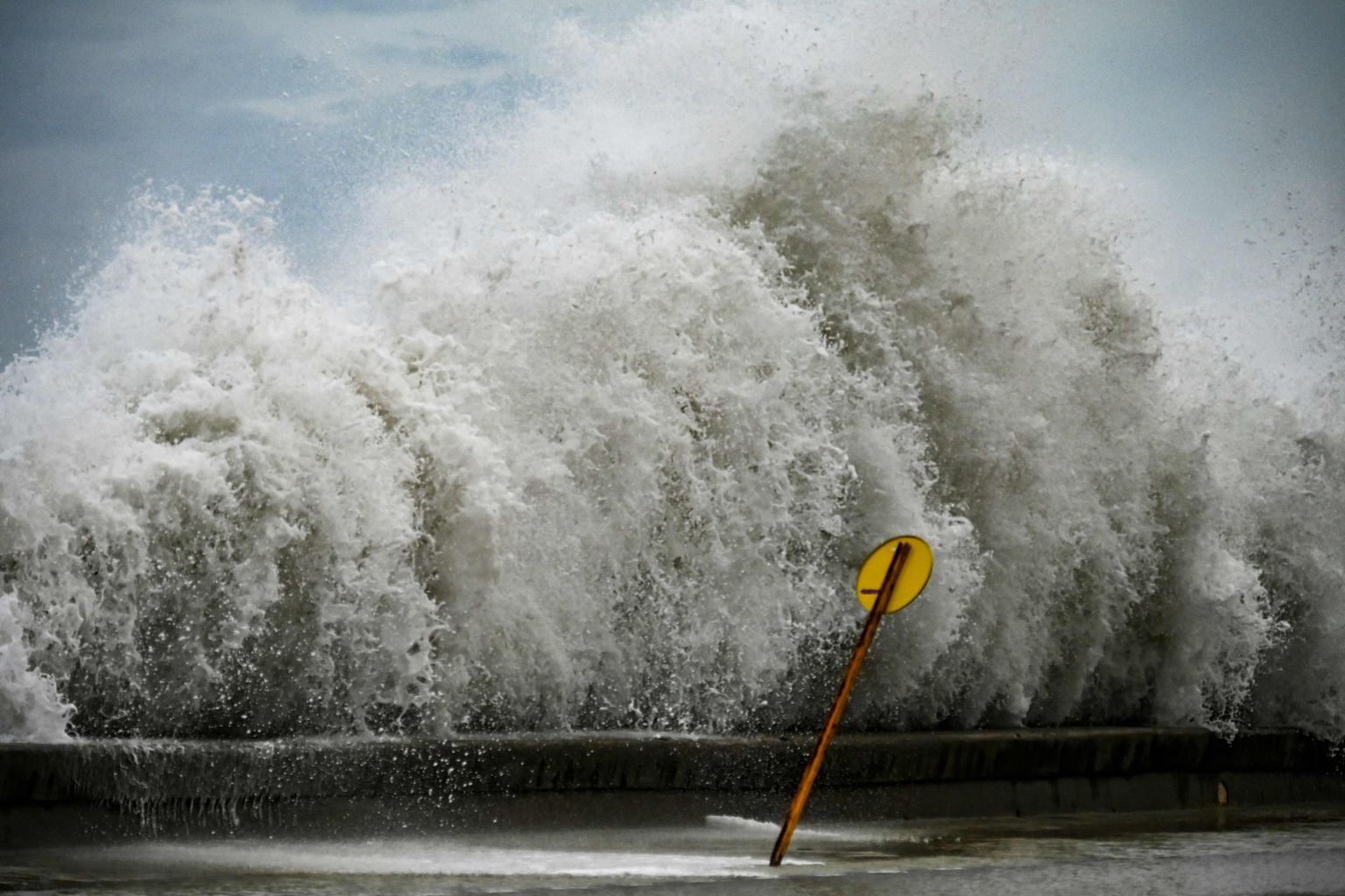 Orkaan Iani põhjustatud lained Havannas 28. septembril.