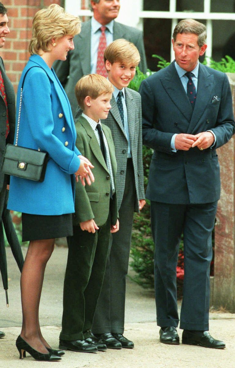 Princese Diāna un princis Čārlzs ieradušies Ītonā.