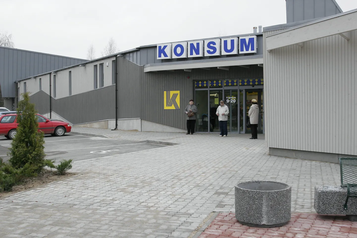 Homsest töötab Viiratsi postkontor asula uues kaubanduskeskuses.