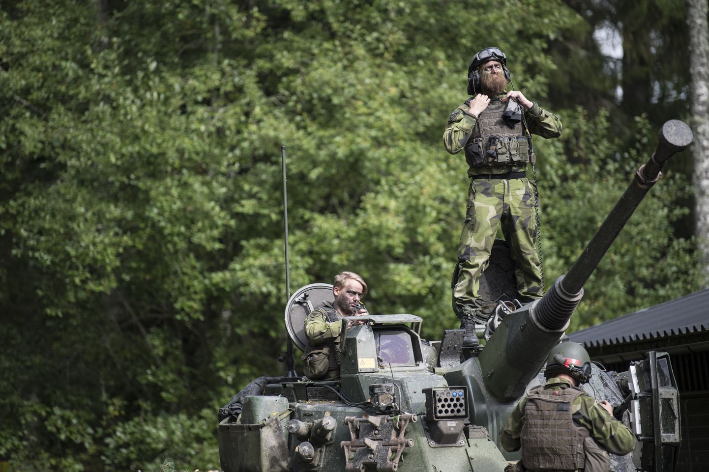 Rootsi sõjaväelased õppustel USA relvavendadega.