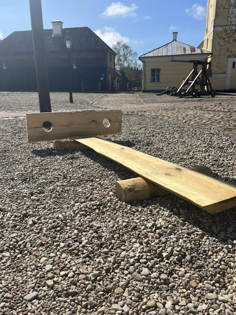 Sieksta Ventspils muzeja Livonijas ordeņa pils pagalmā