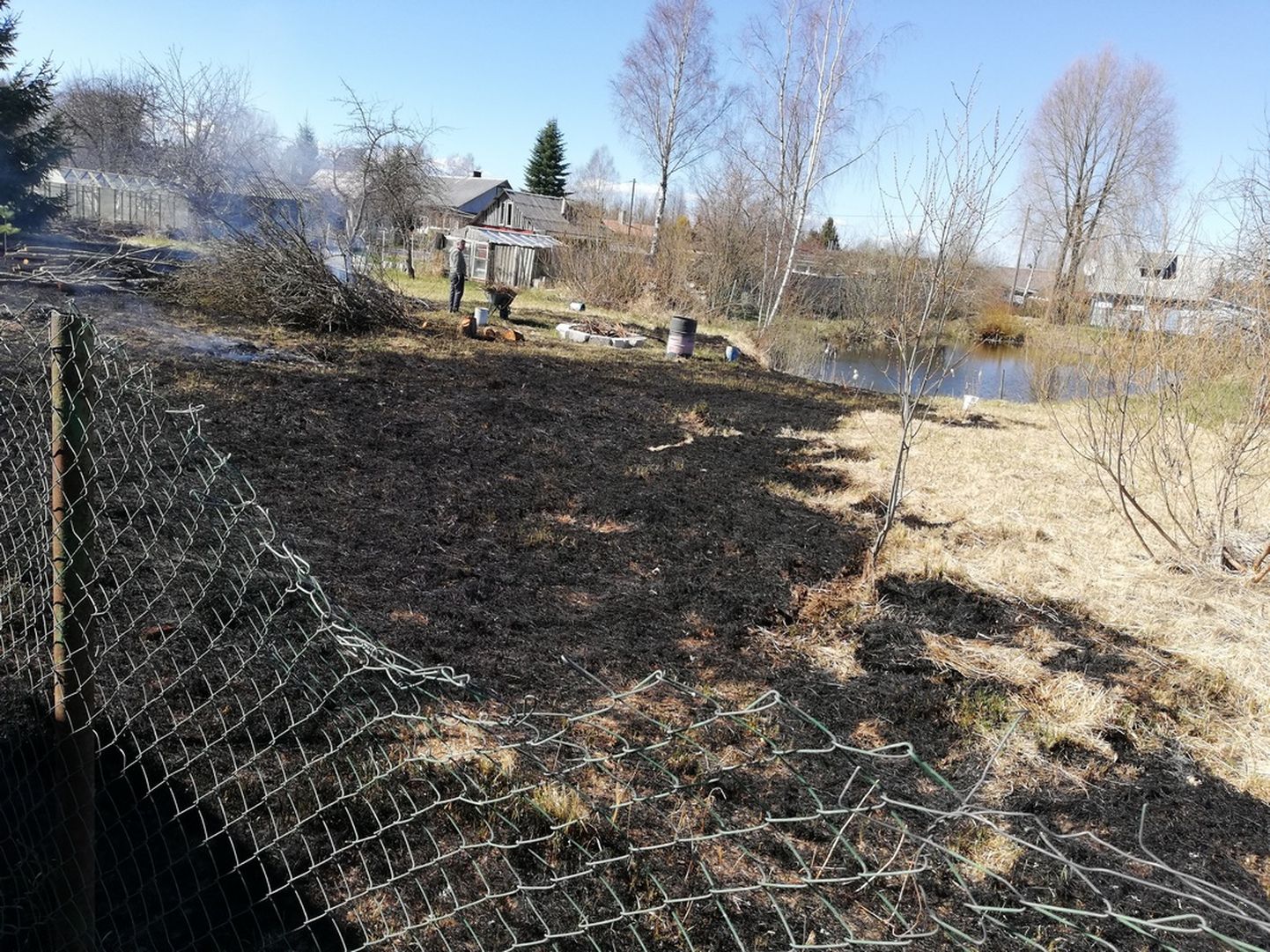 22. aprillil kella 14.34 ajal põletati Valga vallas Raavitsa külas tünnis prahti, millest süttis kulu.