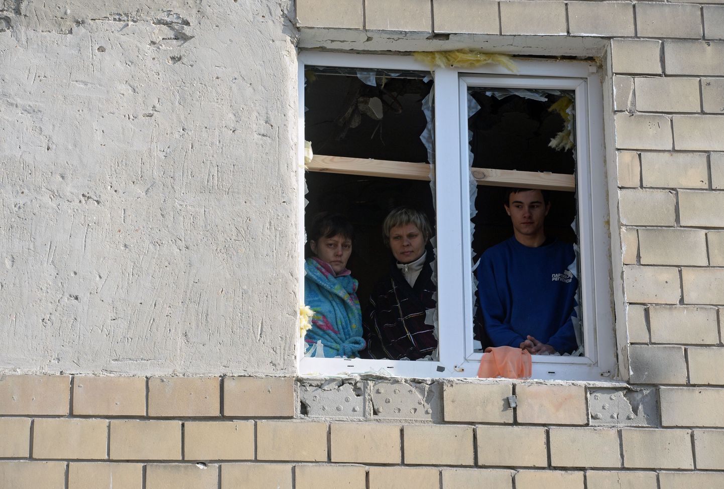 Donetski elumaja, aknad mürsurünnaku tõttu purunenud.