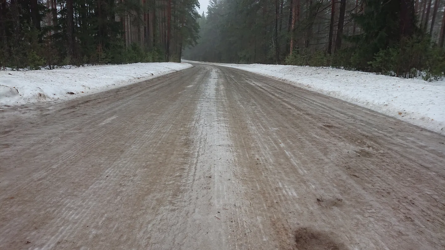 Teed võivad olla libedad.