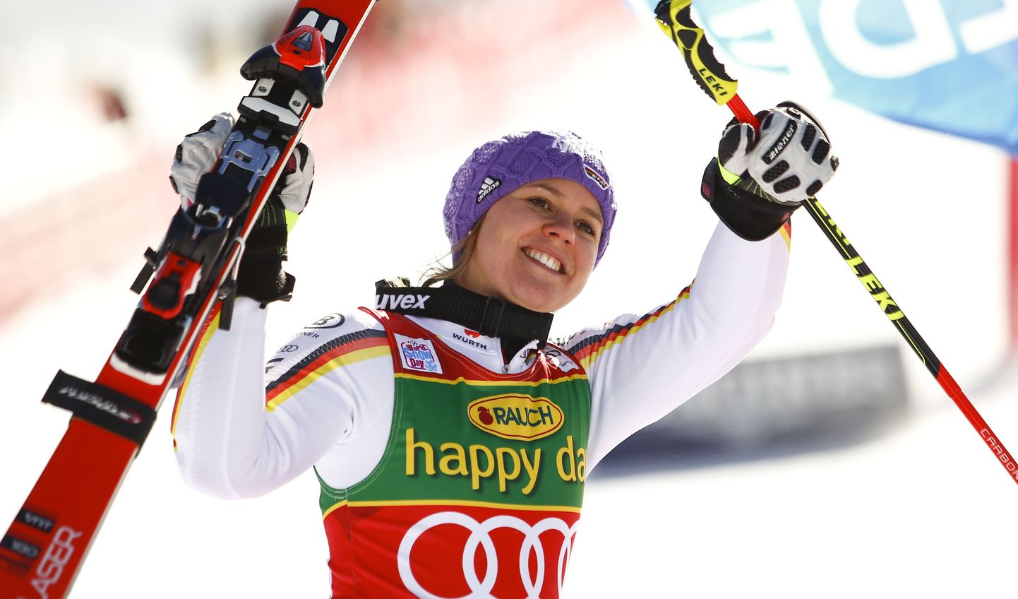 Sakslanna Viktoria Rebensburg võitis hooaja avavõistluse.