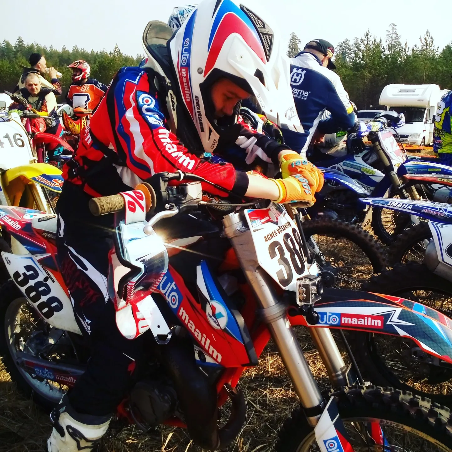 Pärnu piiga Agnes Võsanurm hoiab enne Kolmapäevakrossi viimast etappi noorte motosportlaste edetabelis 25 konkurendi seas kolmandat kohta.