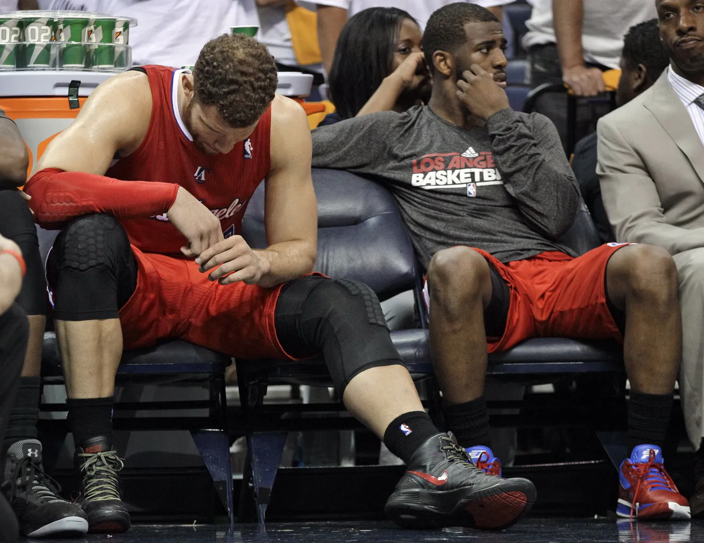 Los Angeles Clippersi mängijad Blake Griffin ja Chris Paul pidid mängu vigastuste tõttu pooleli jätma.