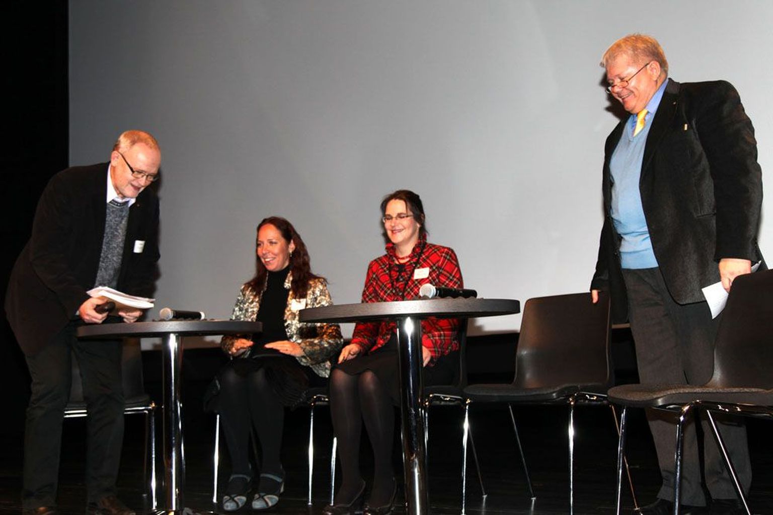 Poliitikud aktsioonis: Jaal Allik (vasakult), Mailis Reps, Liisa Pakosta ja Rein Lang.