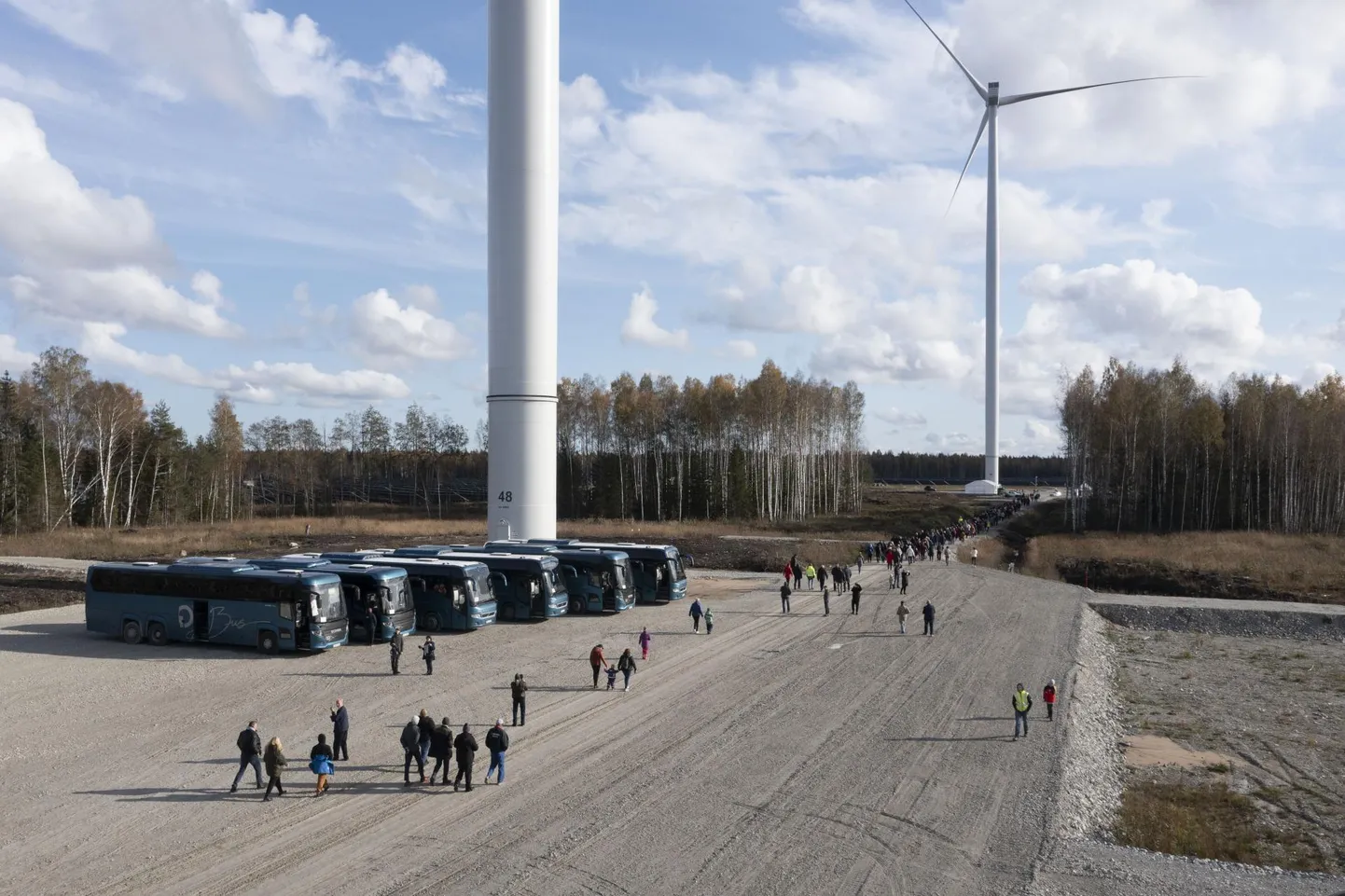 Huvi Sopi-Tootsi tuulepargi vastu oli väga suur, sest kohale oli tulnud umbes 300 inimest.