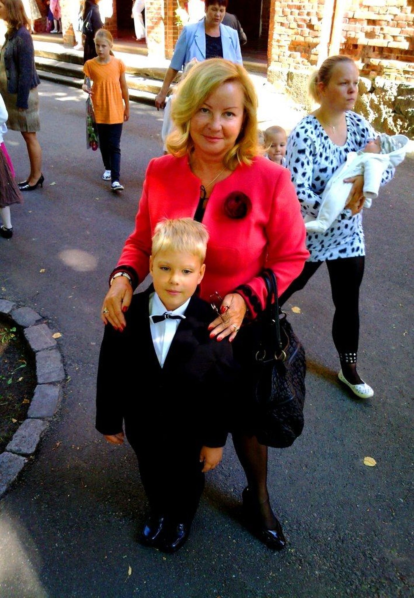 Елена Назарова с сыном Артуром, который сейчас для нее важнее, чем политика.
