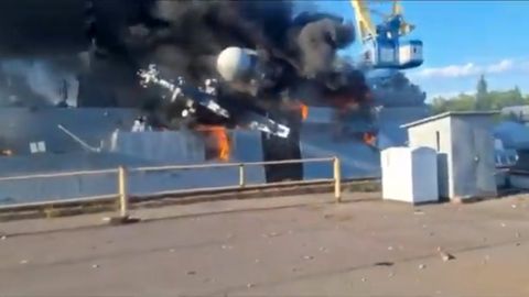 ВИДЕО ⟩ Недалеко от Санкт-Петербурга в результате атаки дронов серьезно поврежден корвет 