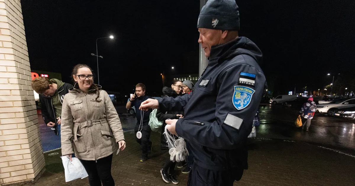FOTOD Paide abipolitseinik helkurikõnnist: enamusel inimestest helkur ...