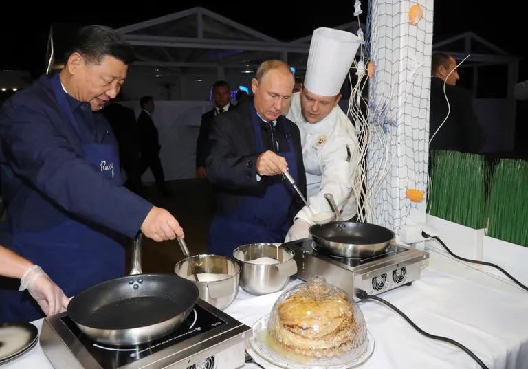 Vladimir Putin ja Xi Jinping pliine küpsetamas