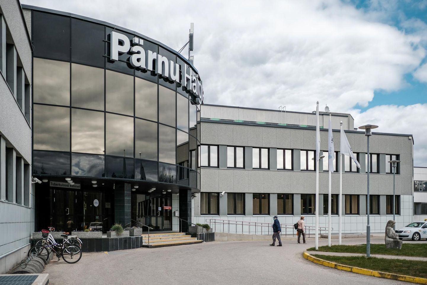 Naima ja Arvi Eamets tänavad nii Pärnu haigla kui perearstikeskuse töötajaid. 