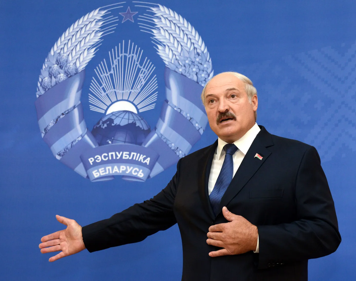 Valgevene president Aleksandr Lukašenka eile riigi pealinnas Minskis valimisjaoskonnas.