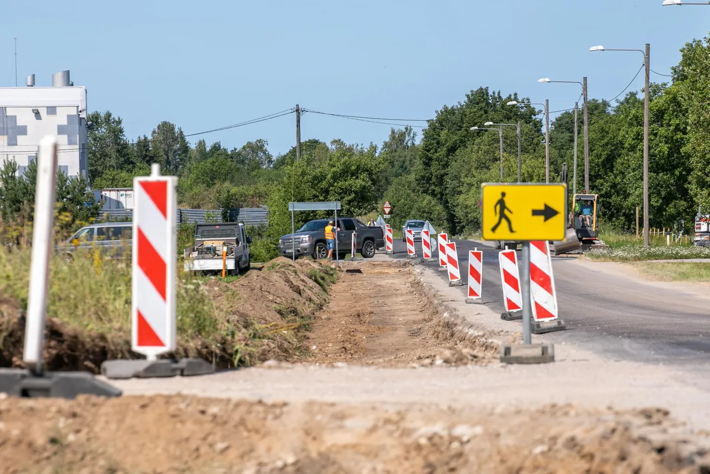 Kergliiklustee ehitus Põhjakeskuse lähistel.