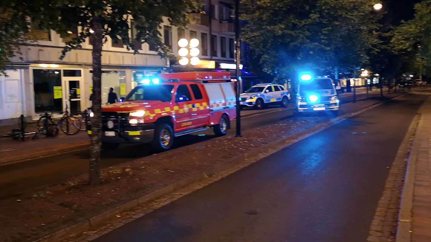 Päästeteenistuse sõidukid Rootsi Borlänges, kus taksojuht sõitis tahtlikult rahva sekka, vigastades nelja inimest.