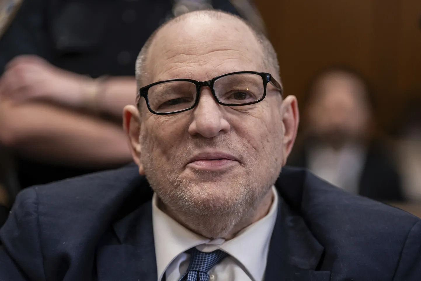 Häbistatud filmimogul Harvey Weinstein on taas kohtu all. Pildil on ta 16. aprillil 2025 New Yorgi Manhattani kohtus.