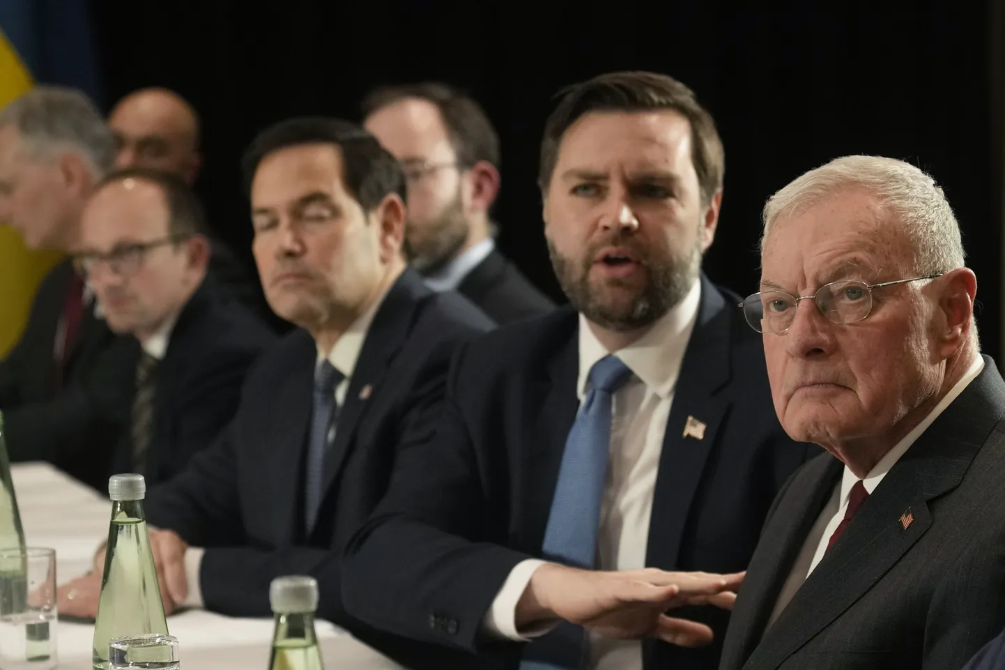 USA erisaadik Keith Kellogg, asepresident JD Vance ja välisminister Marco Rubio (paremalt vasakule) kohtumas Ukraina presidendi Volodõmõr Zelenskõiga Müncheni julgeolekukonverentsi kuluaarides 14. veebruaril 2025.