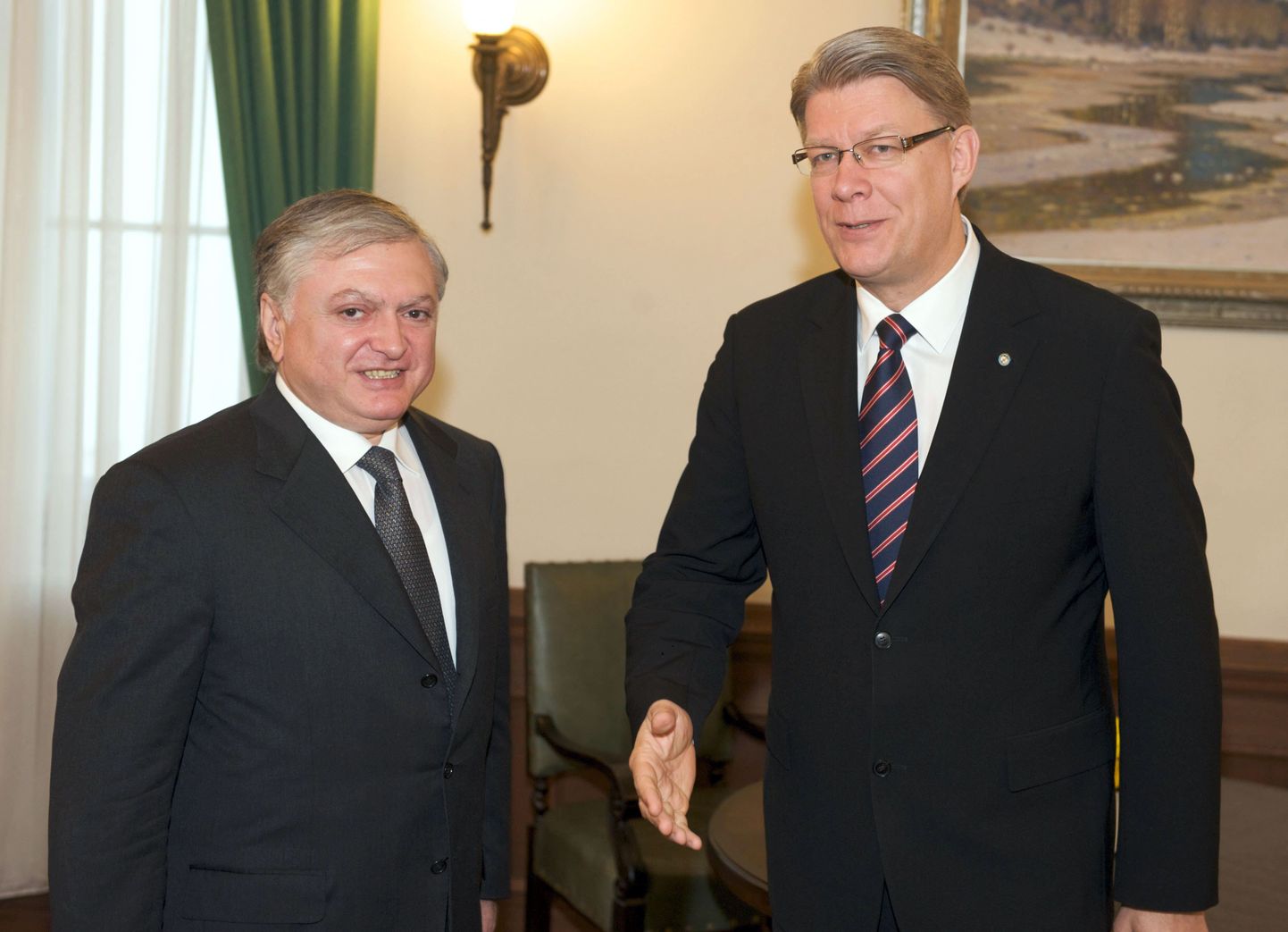 Armeenia välisminister Edward Nalbandian külastas enne Eestisse tulekut Lätit, kus kohtus ka riigipea Valdis Zatlersiga.