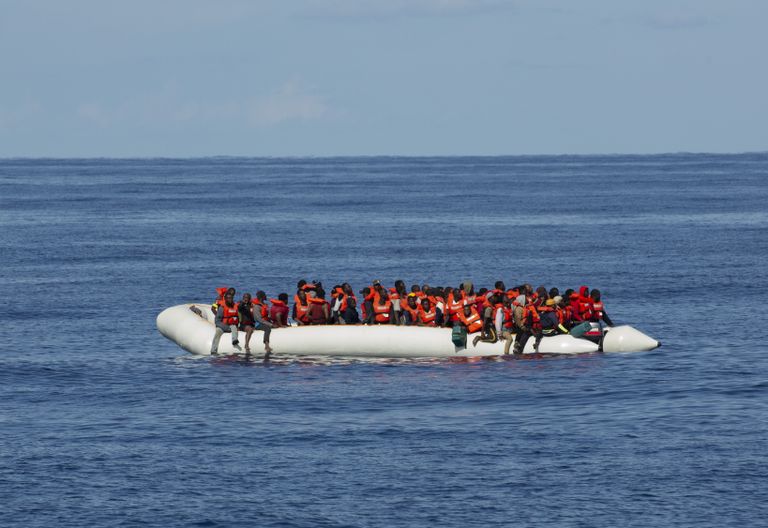 Grupp migrante kummipaadil eelmise aasta oktoobris Liibüa ranniku lähistel.