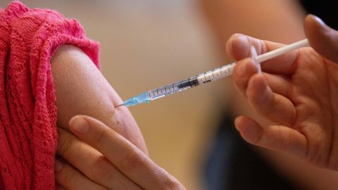 Ekspert selgitab, kas gripi- ja koroonavaktsiini peaks tegema koos või eraldi