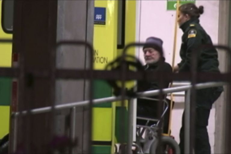 Buzz Aldrinit sõidutatakse ratastoolis Christchurchi haiglasse / Reuters/AFP/AP/SCANPIX