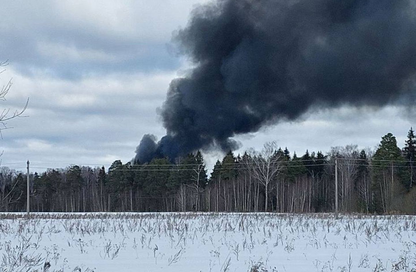 В РФ разбился военно-транспортный самолет. Погибли 15 человек.