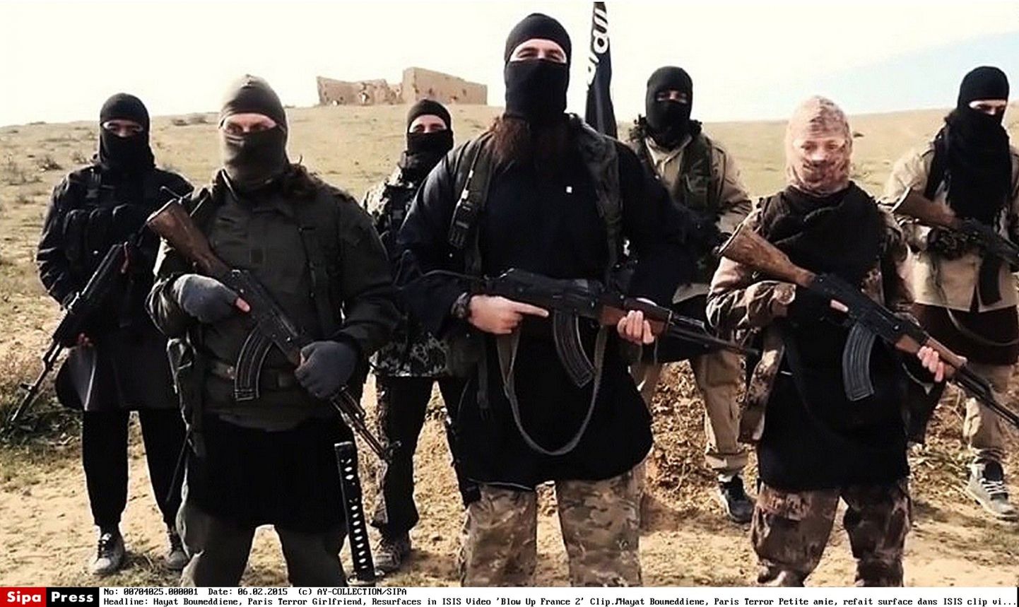 Relvastatud ISISe liikmed.