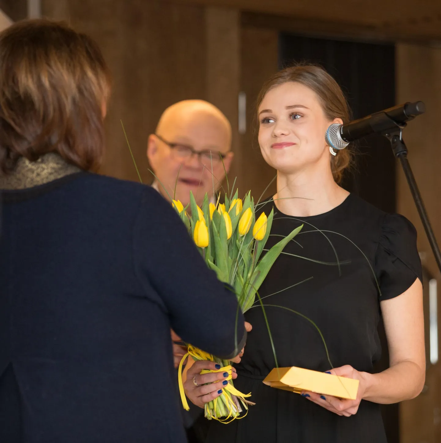 Varsti antakse jälle Kalju Komissarovi stipendiumeid. Tunamullu sai selle toonane näitlejatudeng Karolin Jürise.