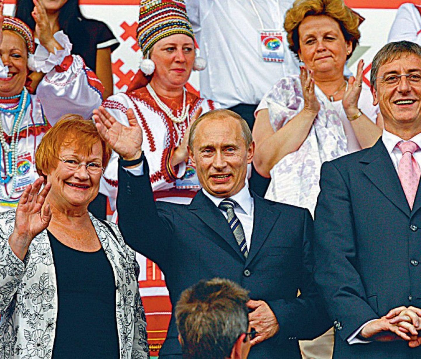 Владимир Путин и Тарья Халонен на финно-угорском фестивале в Саранске. Дискриминируют