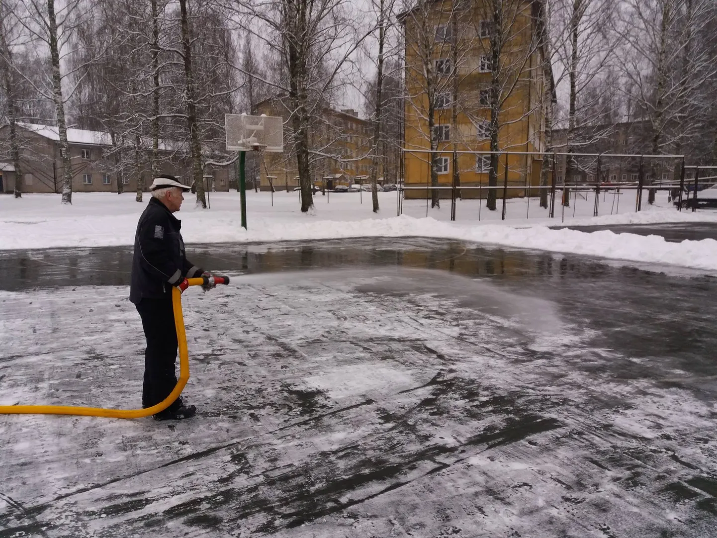 Uisuväljak Valgas Kungla tänaval.