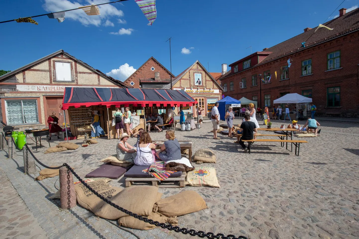 Hansapäevadel lõõskas päike ning külalisi oli oodatust vähem.
