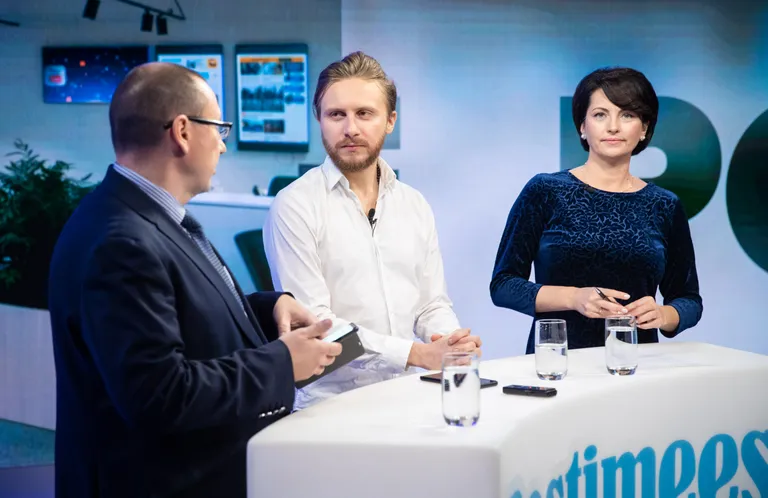 Аркадий Попов и Владислав Копылков в студии Postimees /Одежда ведущей: Luisa Spagnoli Estonia