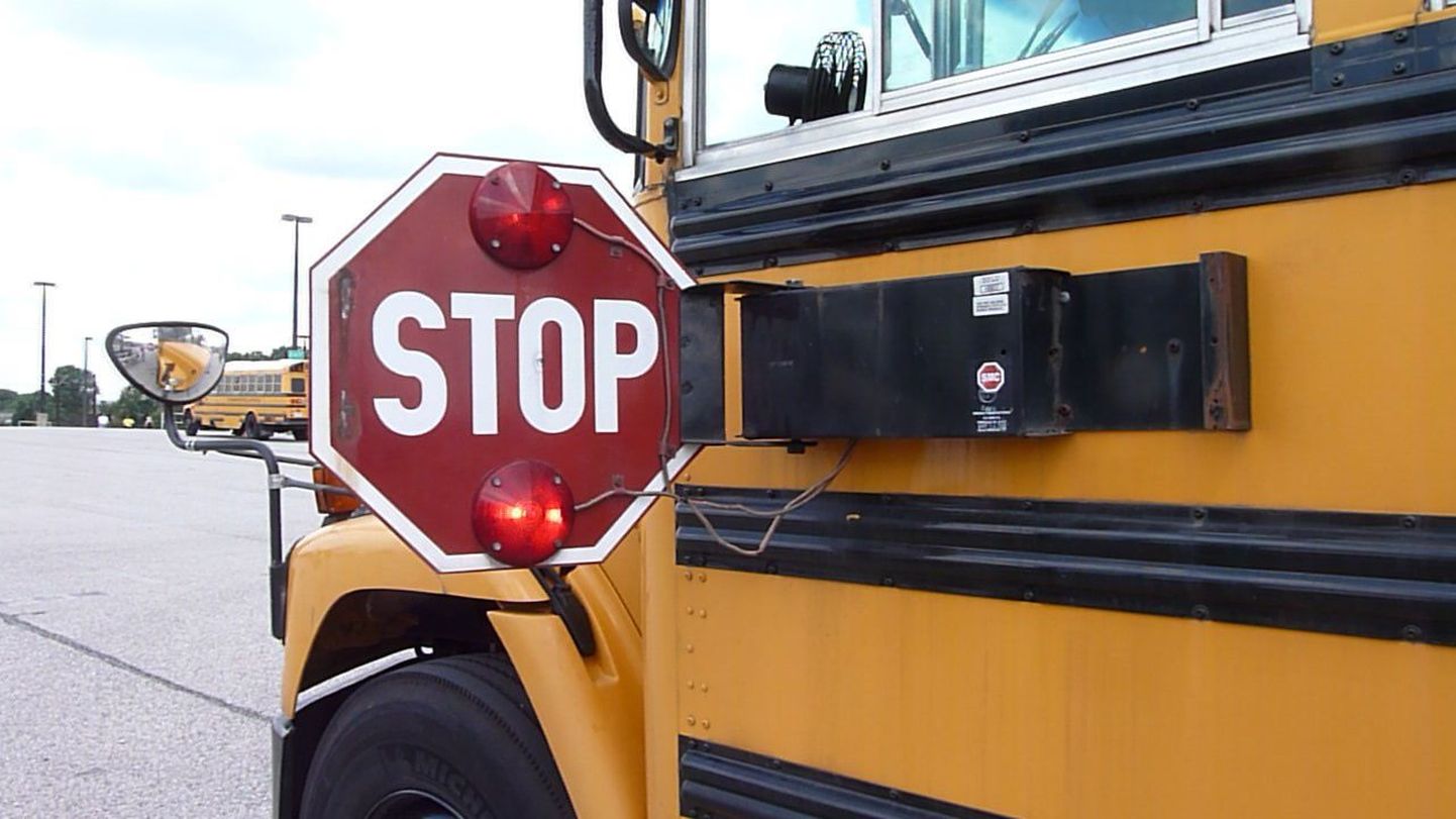 Miami koolibussis lasti maha 13-aastane koolitüdruk