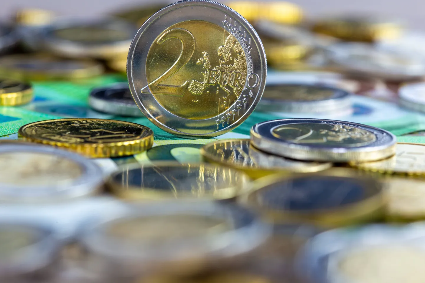 Kuna reeglid finantsteenuste osutamisel muutuvad järjest karmimaks, siis tõi väike laenuäri kaasa vastuseisu finantsinspektsiooniga ja kohtutee.