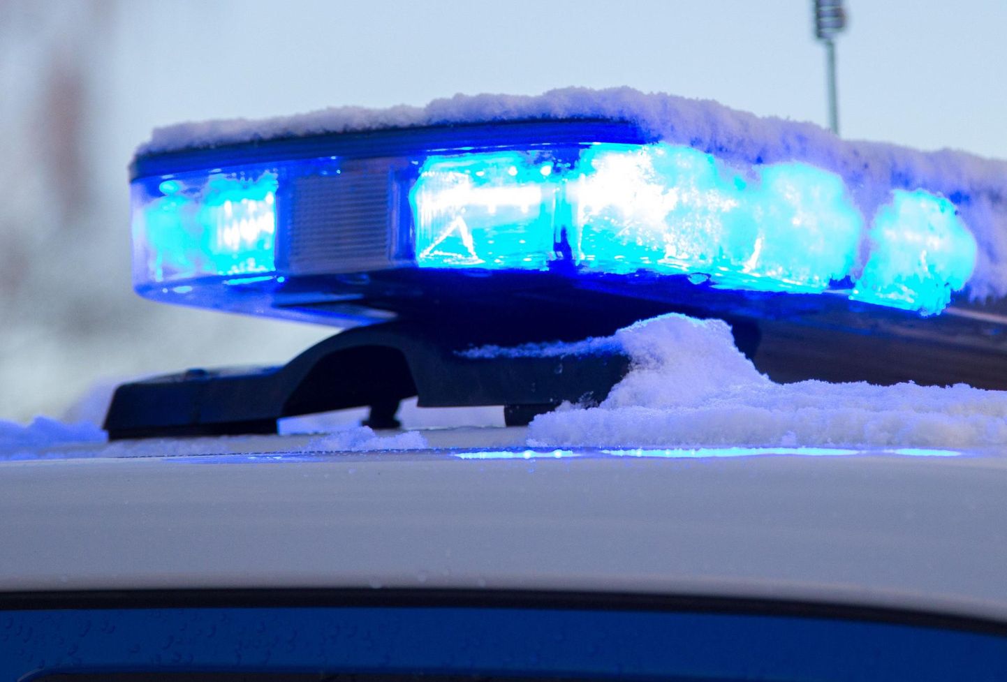 Viljandimaa politseinikud tabasid nädalavahetusel roolijoodiku, juhtimisõiguseta sõitja ja kaks alkoholi tarvitanud alaealist.