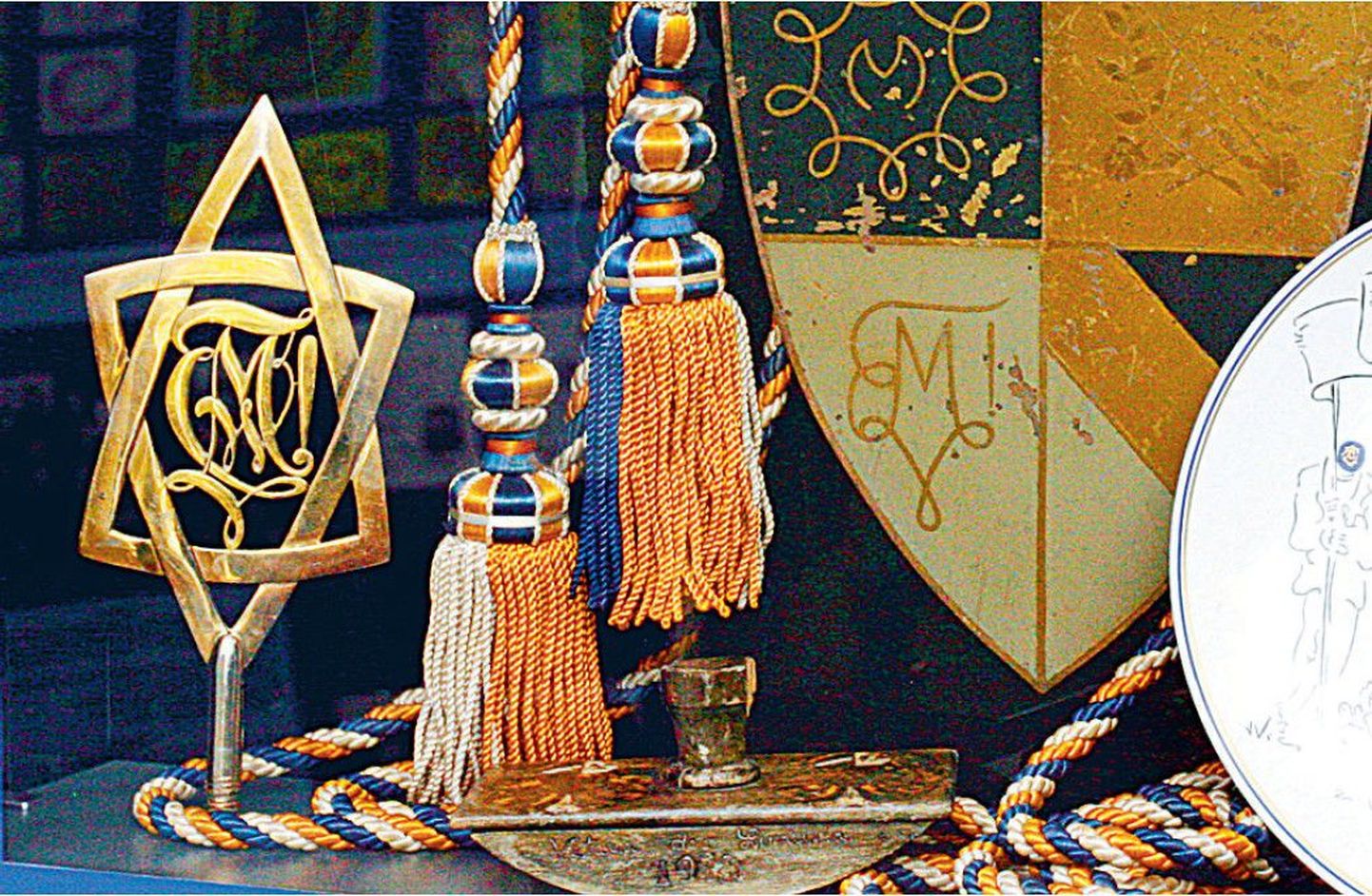 Noorsooühingu korporatsioonidele kuulunud esemed vastavatud juudi muuseumi ekspositsioonis.
