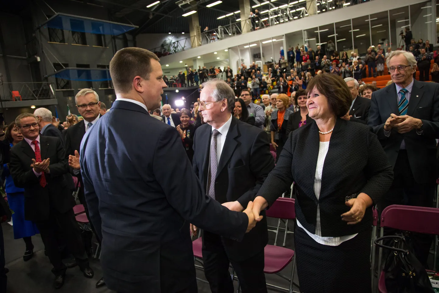 2016. aasta sügisel valisid keskerakondlased Paides olnud kongressil partei uueks esimeheks Jüri Ratase. Kogu Ratase esimeheks oleku aja on tema kõrval seisnud Kersti Sarapuu. Nüüd, pärast Ratase võimult taandumist, otsustas Sarapuu parteist lahkuda.