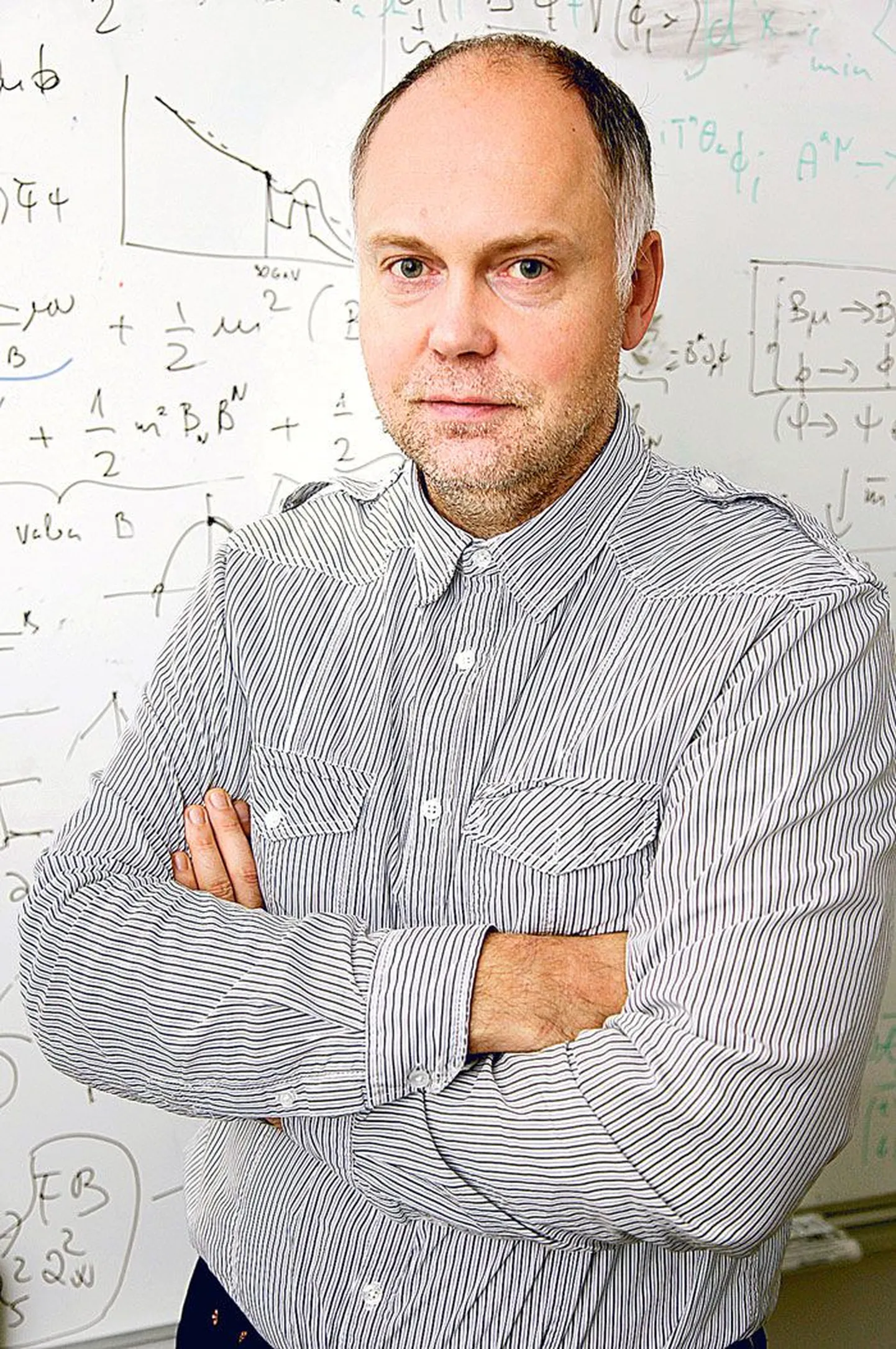 Eile töötas professor Martti Raidal oma Tallinna töökabinetis Keemilise ja Bioloogilise Füüsika Instituudis.