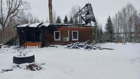 Жители Эстонии протянули руку помощи: многодетная семья, потерявшая в пожаре свой дом, получила крупное пожертвование