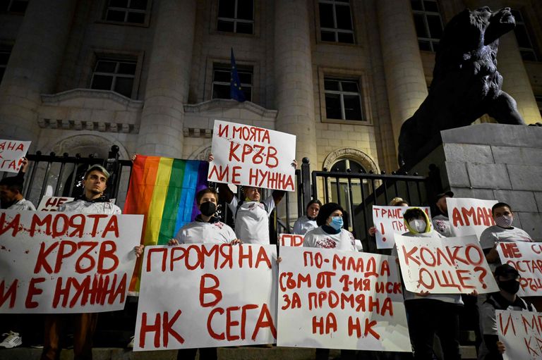 Demonstrācija Sofijā pie tiesas ēkas, protestējot pret Rasati. 2021.gada 1.novembris