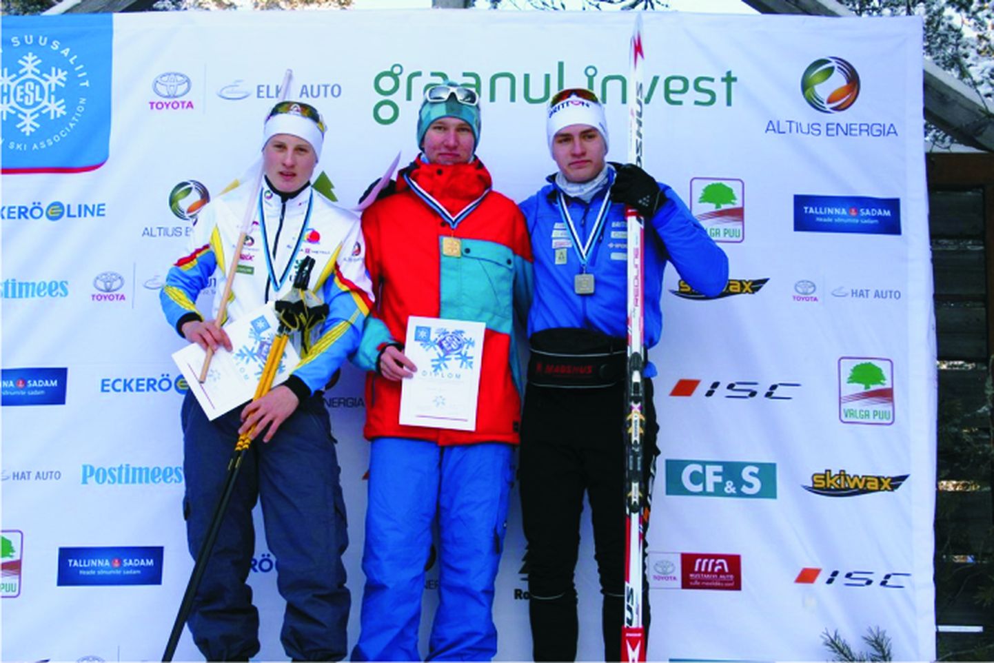 Iisaku noormees Kaarel Karri (keskel) tuli Eesti noortemeistriks suusasprindis ja kindlustas sellega suure tõenäosusega ka koha noorte olümpial Lillehammeris.