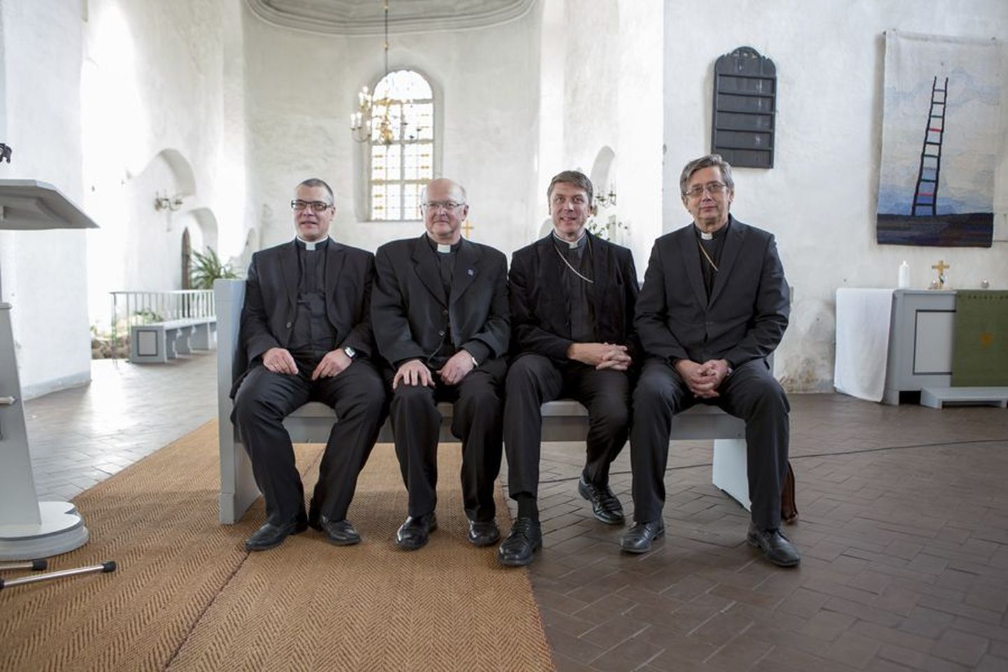 Peapiiskopi kandidaadid (vasakult) Marko Tiitus, Tiit Salumäe, ­Urmas Viilma ja Joel Luhamets Viljandi Jaani kirikus.