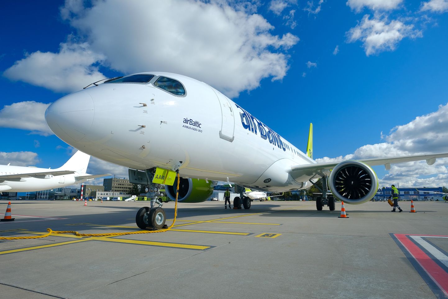 "AirBaltic" jaunā "Airbus A220-300" lidmašīna