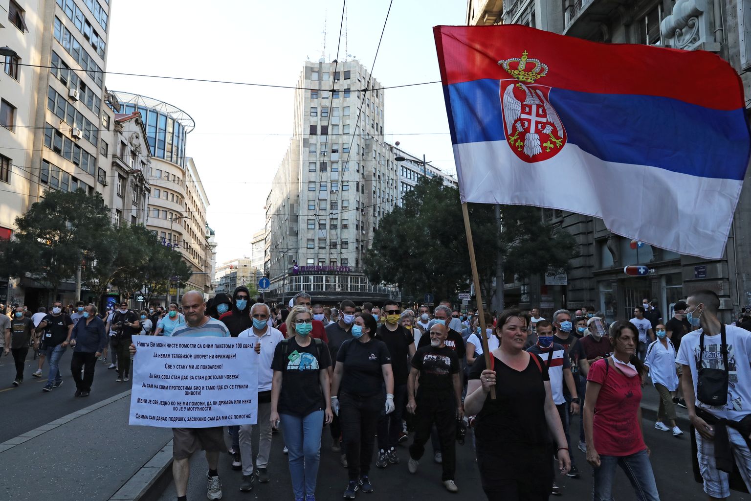 Protesti pret Covid-19 ierobežojumiem Belgradā, Serbija.