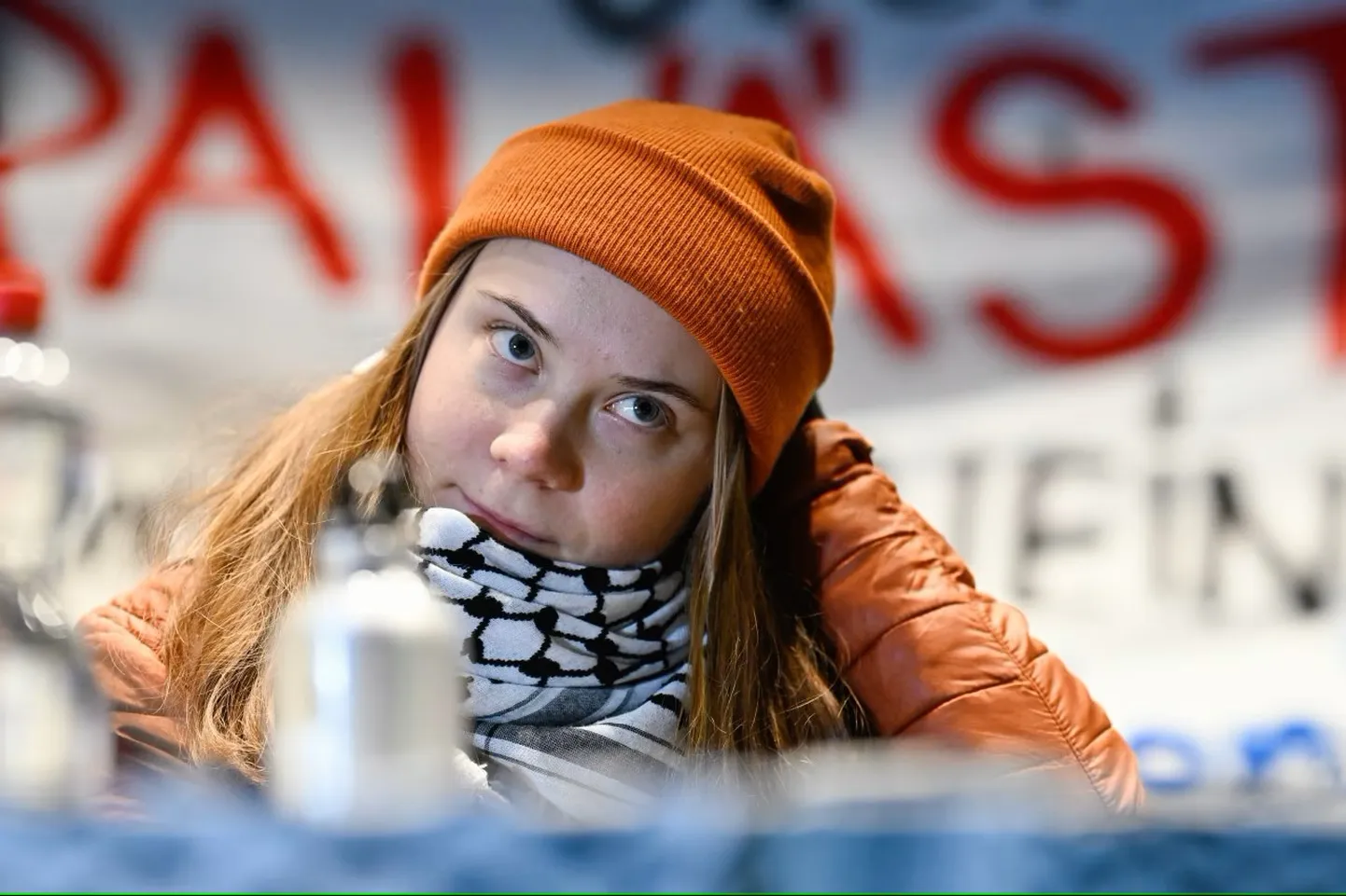 Prominentne Rootsi aktivist Greta Thunberg on teinud efektiivse energia kritiseerimisega pausi ja keskendub praegu Iisraeli kritiseerimisele.