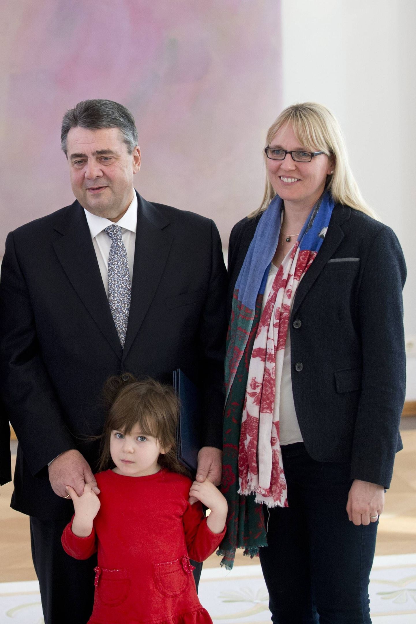 Saksa välisminister Sigmar Gabriel naise ja lapsega.